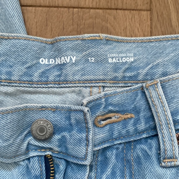 Old Navy Balloon Jeans NWT 12 - Picture 2 of 5